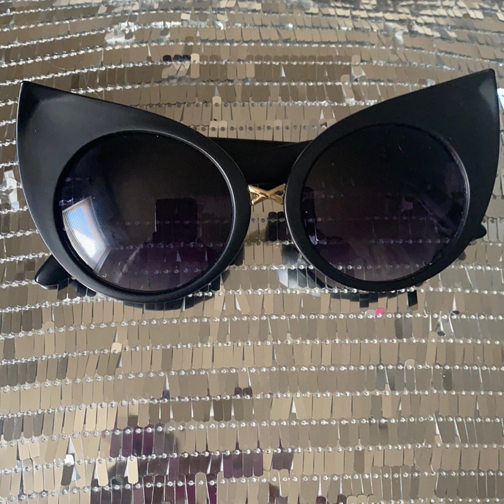 Cateye sunnies